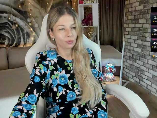 Eva-Melow's BongaCams show and profile