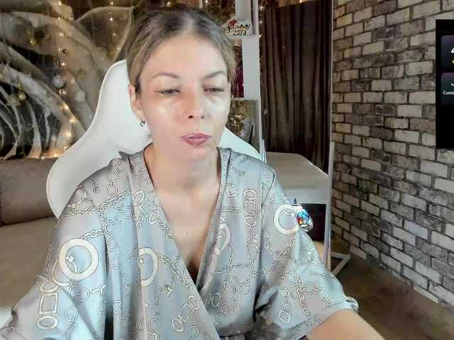 Eva-Melow's BongaCams show and profile