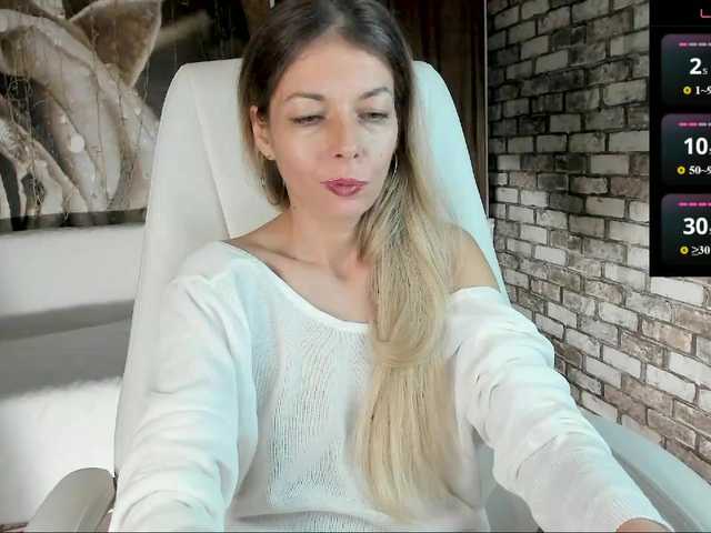 Eva-Melow's BongaCams show and profile