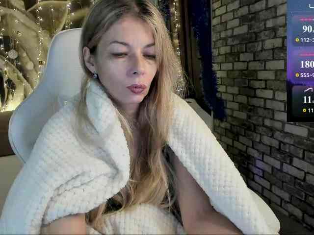 Eva-Melow Live Webcam on BongaCams