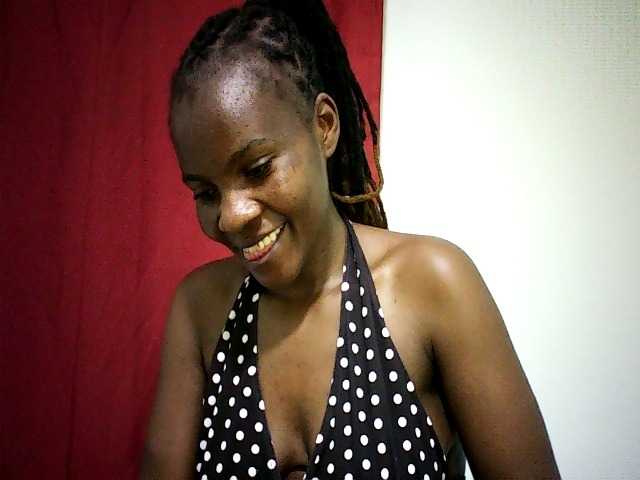 Pierra77 live cam profile