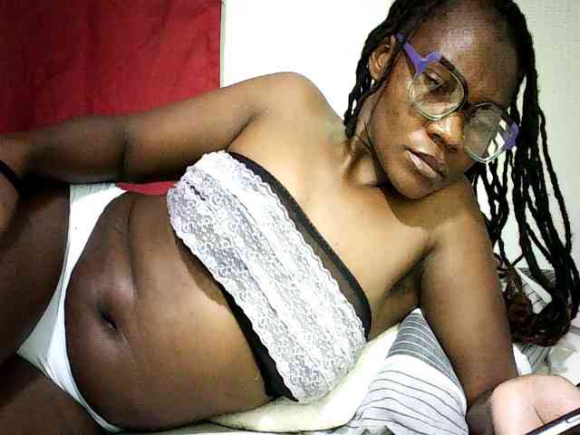 Pierra77 Live Webcam on BongaCams