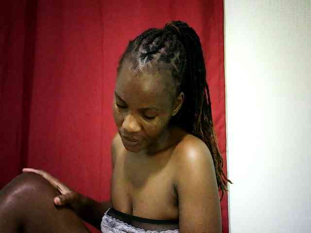 Pierra77 Live Webcam on BongaCams