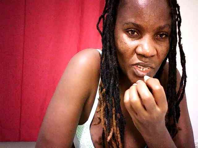 Pierra77 Live Webcam on BongaCams