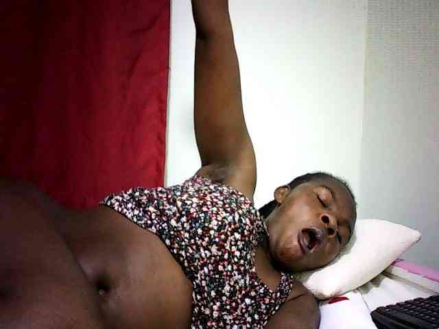 Pierra77 Live Webcam on BongaCams