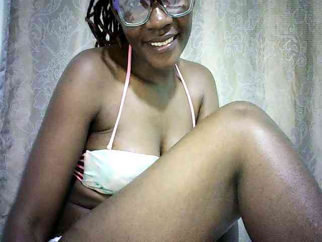 Pierra77 Live Webcam on BongaCams