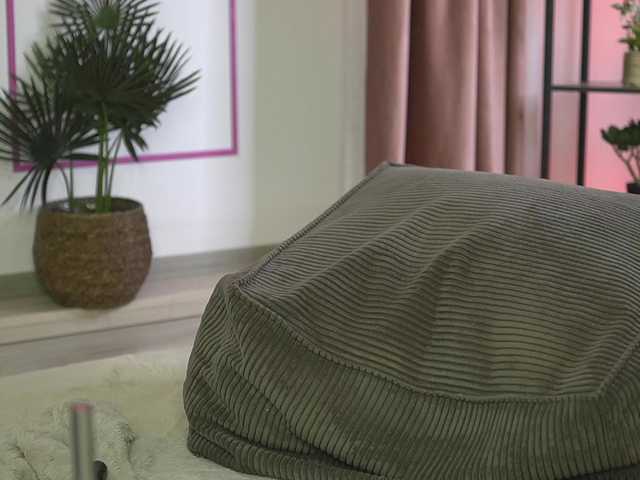 ellacandy's BongaCams show and profile