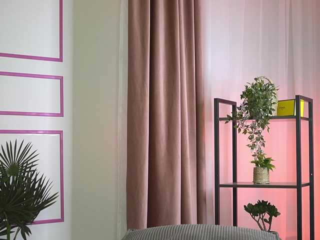 ellacandy's BongaCams show and profile