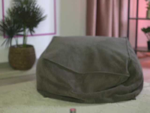 ellacandy's BongaCams show and profile