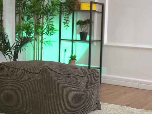 ellacandy's BongaCams show and profile