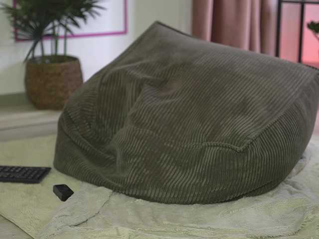 ellacandy's BongaCams show and profile