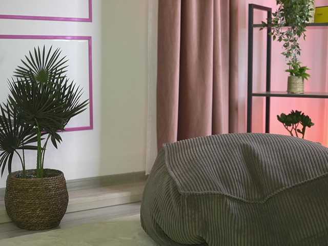 le modèle SashaPariss est en webcam porno dans un show sur le site bongacams, il possède les tags suivants: White/Caucasian,Brunette,Shaved