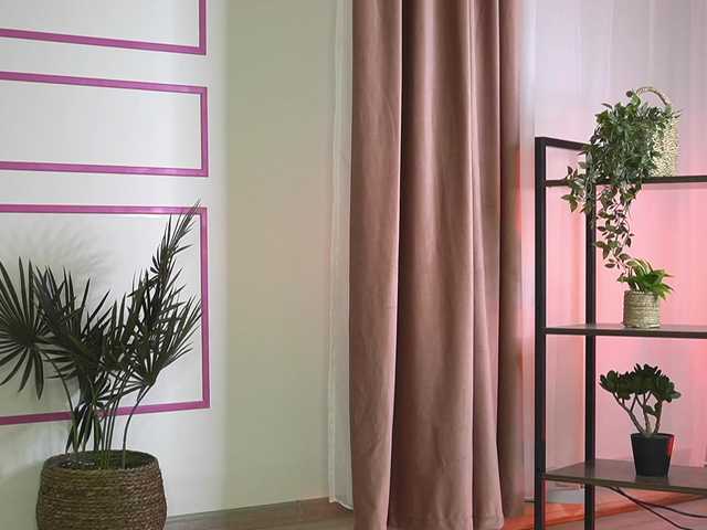 ellacandy's BongaCams show and profile