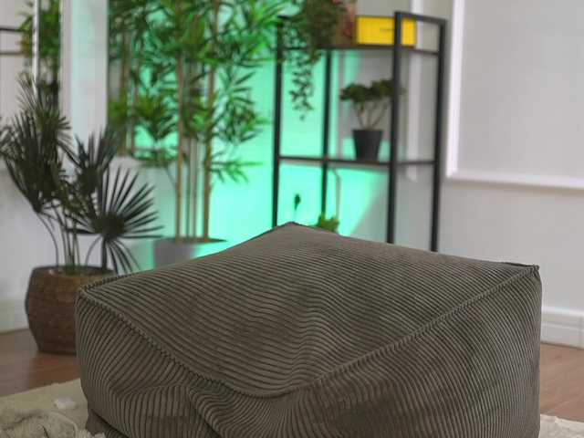 ellacandy's BongaCams show and profile