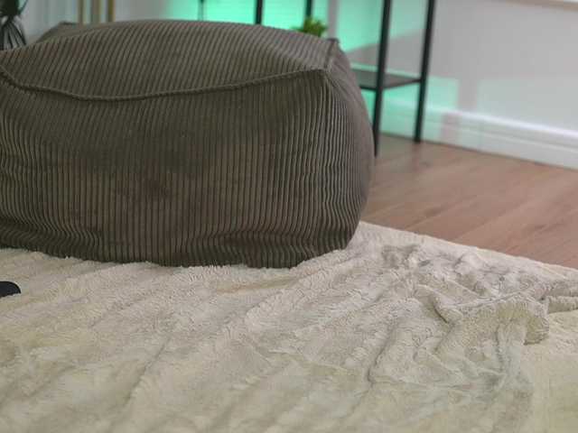 ellacandy's BongaCams show and profile