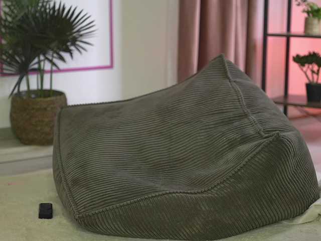 ellacandy's BongaCams show and profile