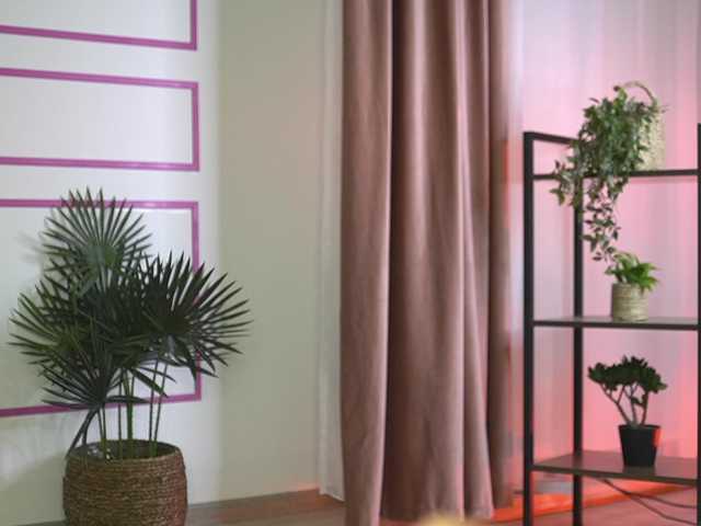 ellacandy's BongaCams show and profile