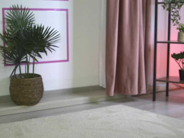 ellacandy's BongaCams show and profile