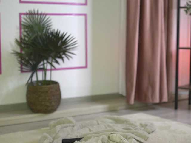 ellacandy's BongaCams show and profile