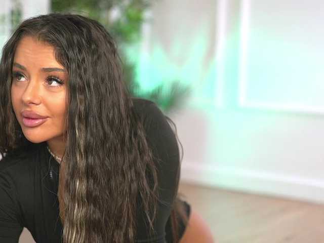 ellacandy's BongaCams show and profile