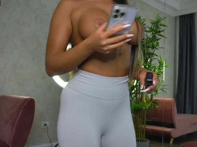 SashaPariss webcam