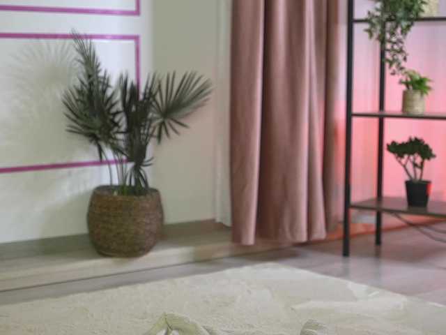 ellacandy's BongaCams show and profile