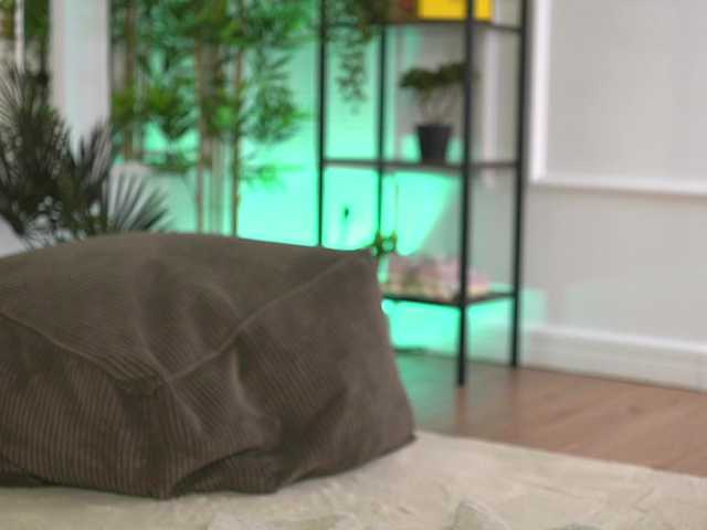 ellacandy's BongaCams show and profile