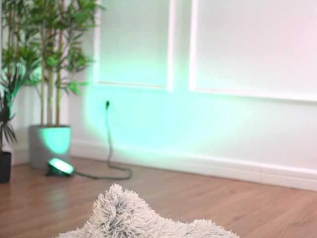 ellacandy's BongaCams show and profile