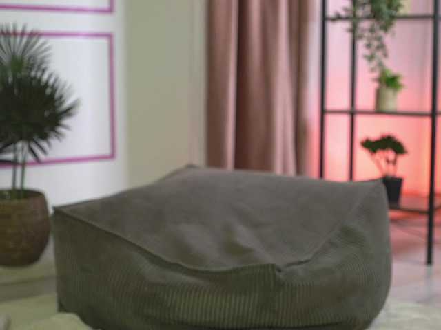 ellacandy's BongaCams show and profile