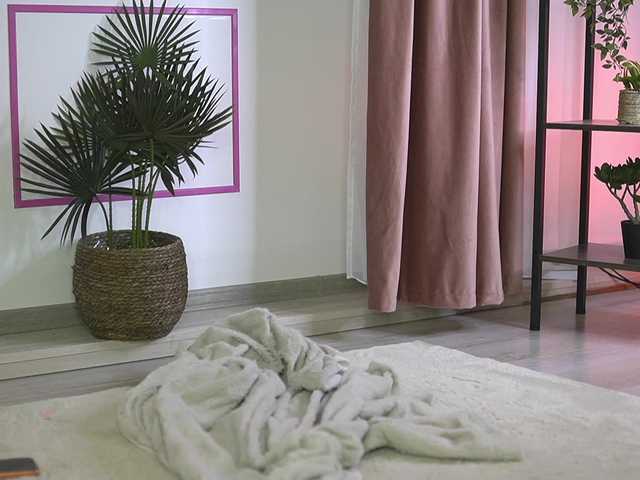 ellacandy's BongaCams show and profile