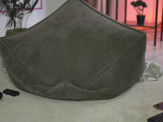 ellacandy's BongaCams show and profile