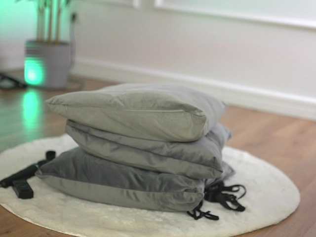 ellacandy's BongaCams show and profile