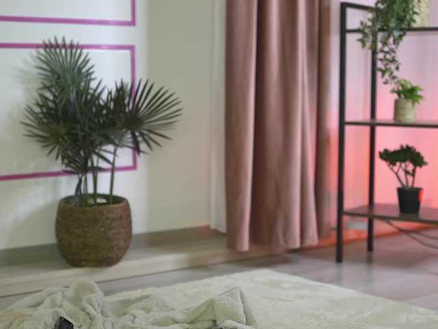 ellacandy's BongaCams show and profile