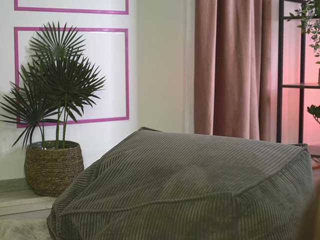 ellacandy Live Cam on BongaCams