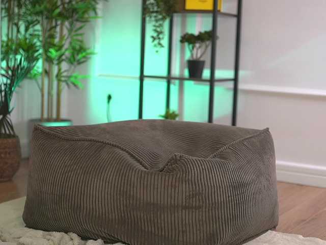 ellacandy's BongaCams show and profile