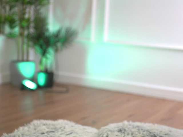 ellacandy's BongaCams show and profile