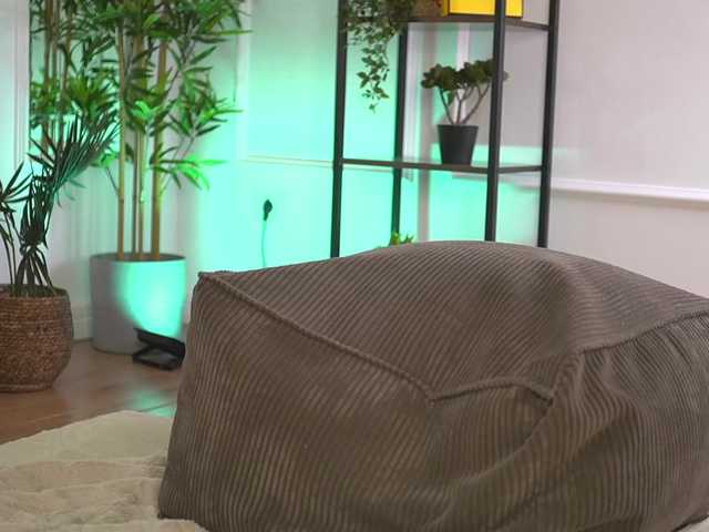 ellacandy's BongaCams show and profile