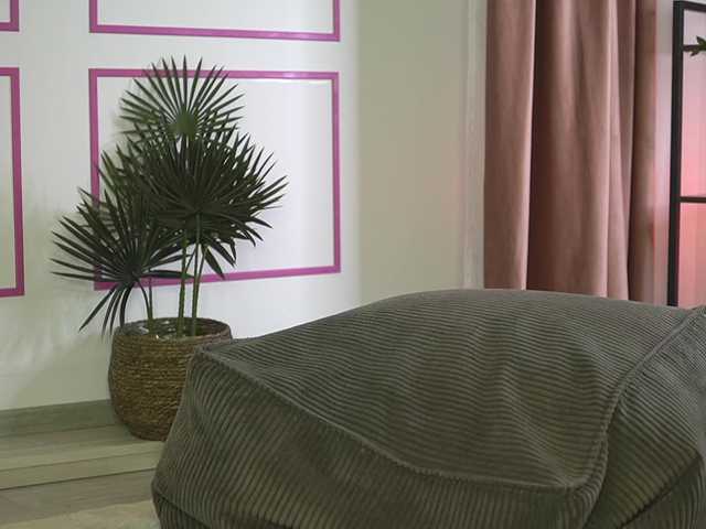 ellacandy's BongaCams show and profile