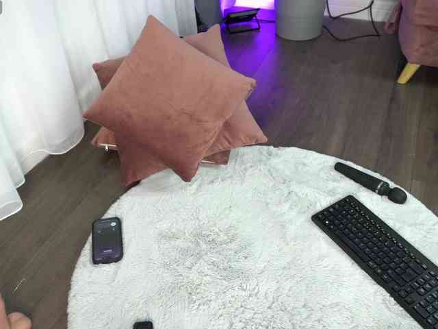 SashaPariss webcam