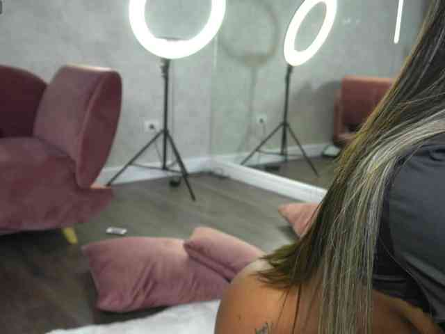 SashaPariss webcam