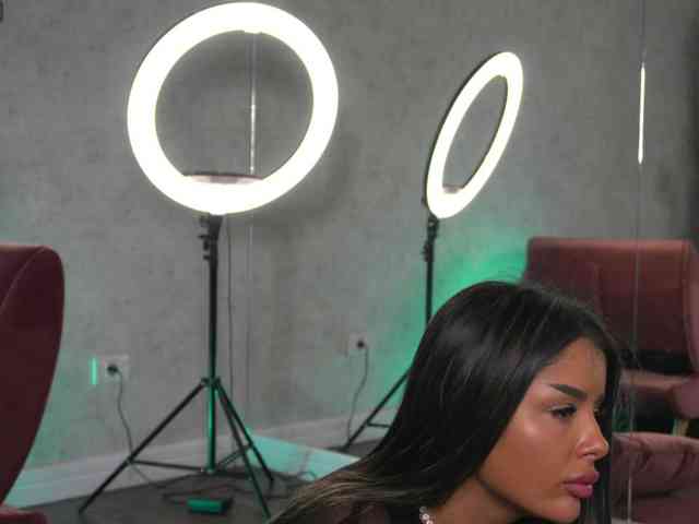 SashaPariss webcam