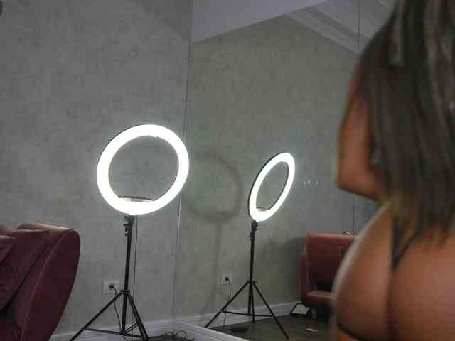 SashaPariss webcam
