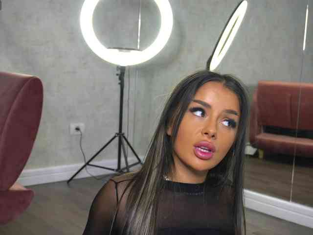 SashaPariss webcam