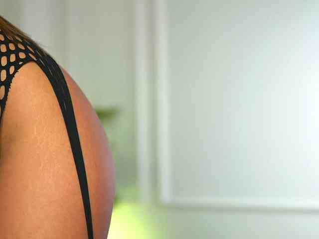 SashaPariss webcam