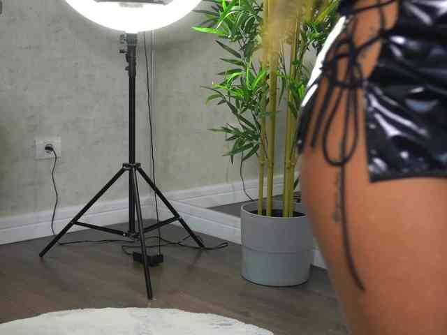 SashaPariss webcam