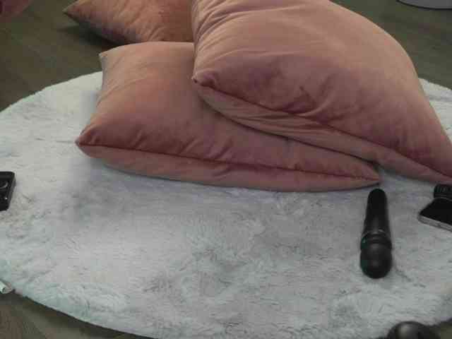 SashaPariss webcam