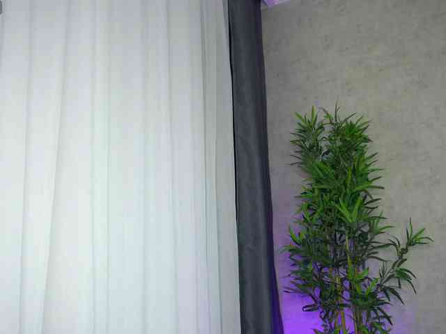 SashaPariss webcam