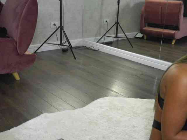 SashaPariss webcam