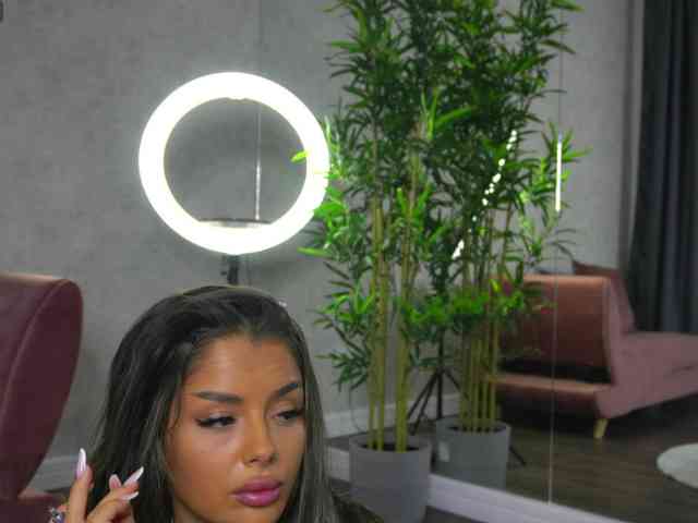 SashaPariss webcam