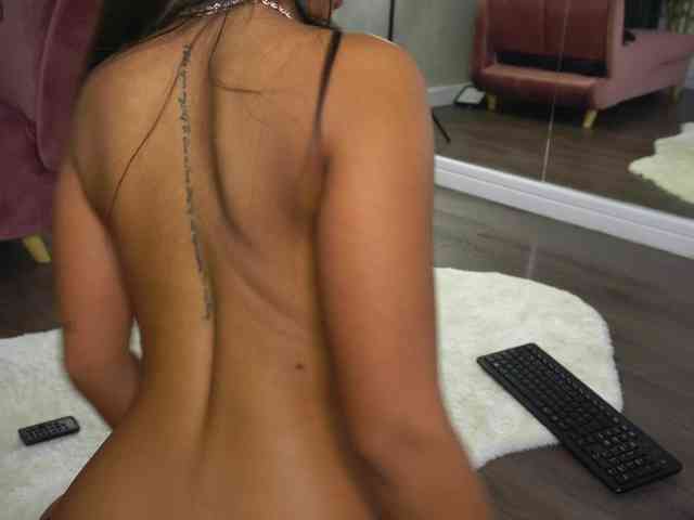SashaPariss webcam
